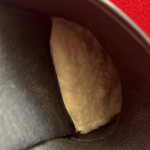 UGG size 7 - Picture 14 of 17